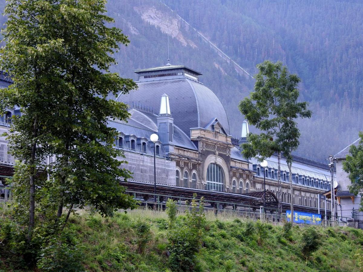 Pinsapo Canfranc-estacion Canfranc